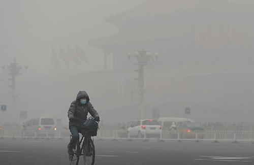 雾霾天气可使呼吸系统病情急性发作或急性加重。